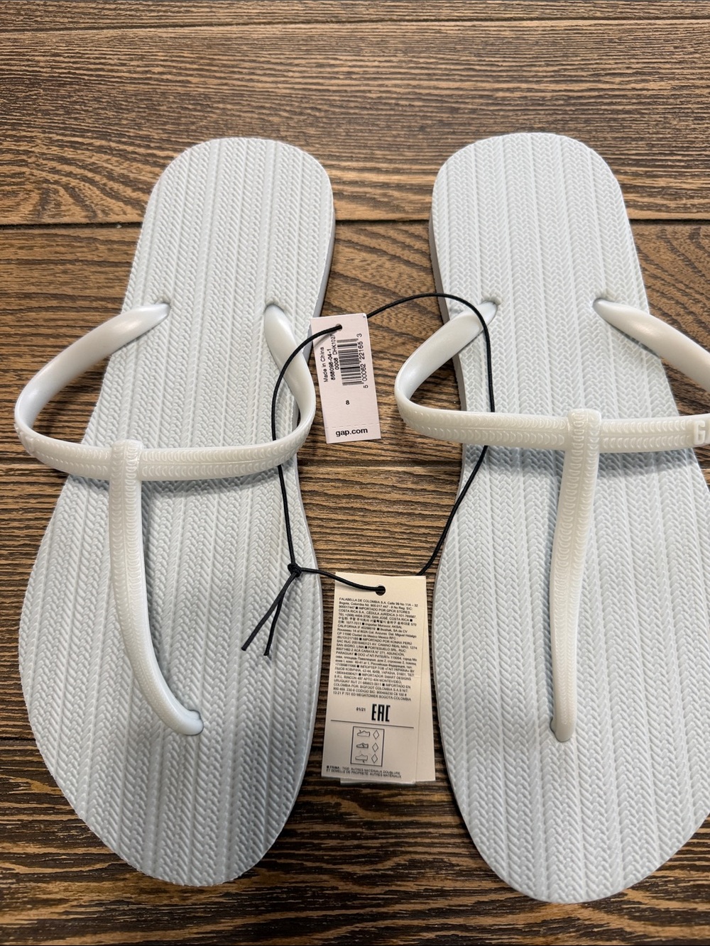 White Women's T-strap Flip Flop Sandals Size 8 Summer Beach Pool